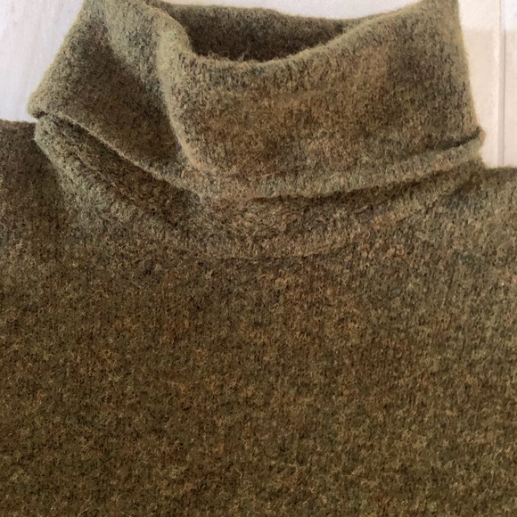 Jones New York Ladies Olive Green Turtleneck Sweater Medium. - Picture 2 of 5